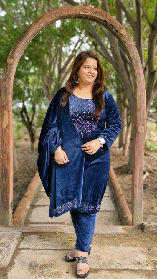 Elegant Blue Velvet Suit 03