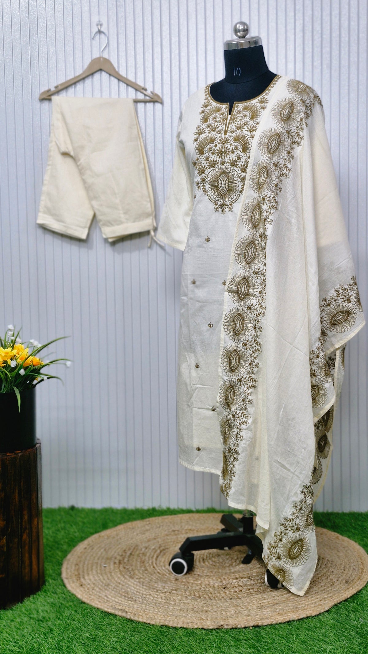 Ivory Grace Floral Kurta Set