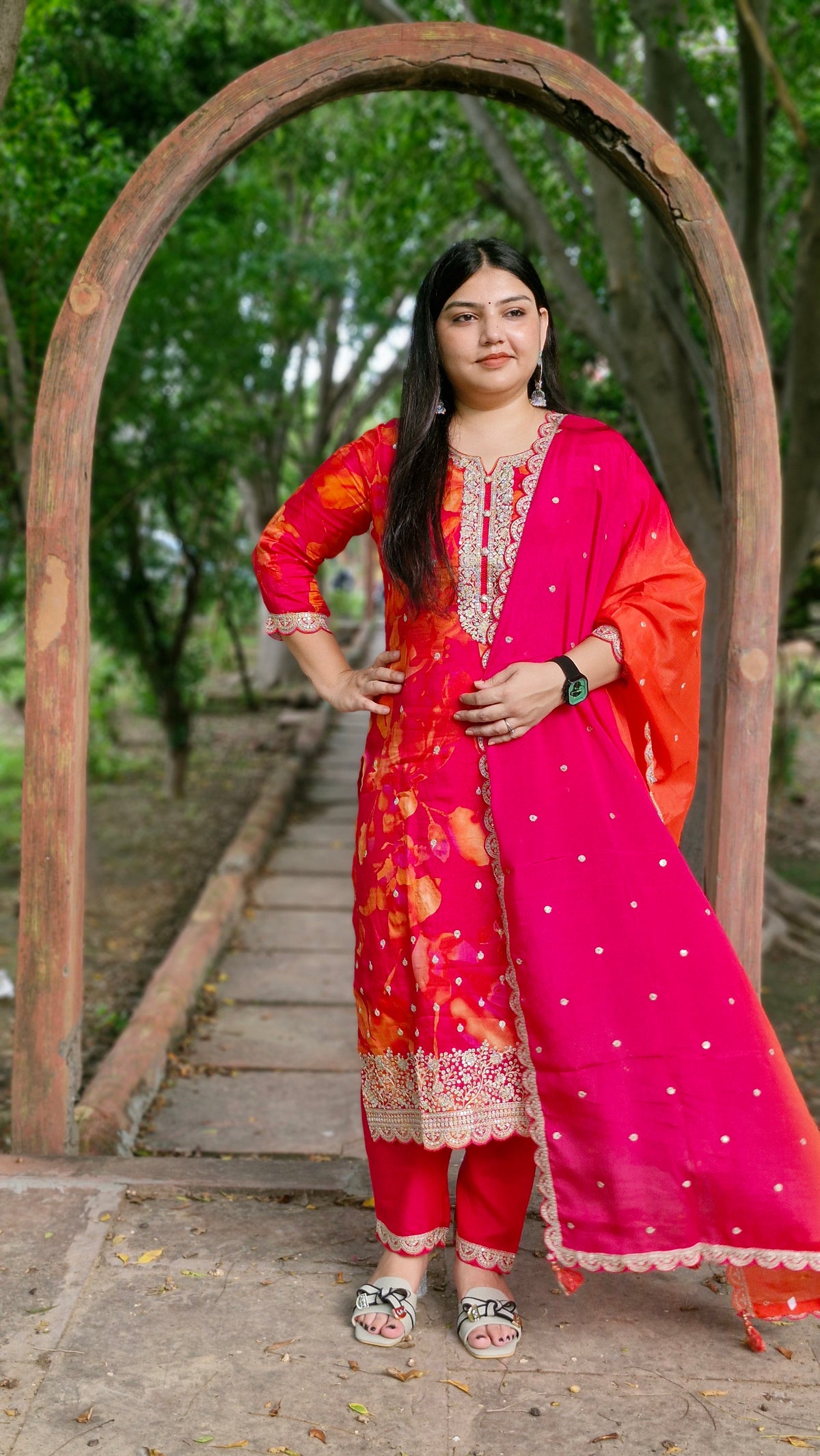 Gulnaar Grace – Premium Silk Embroidered Three-Piece Suit Set