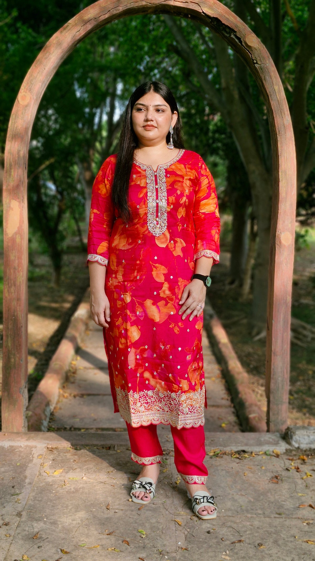 Gulnaar Grace – Premium Silk Embroidered Three-Piece Suit Set